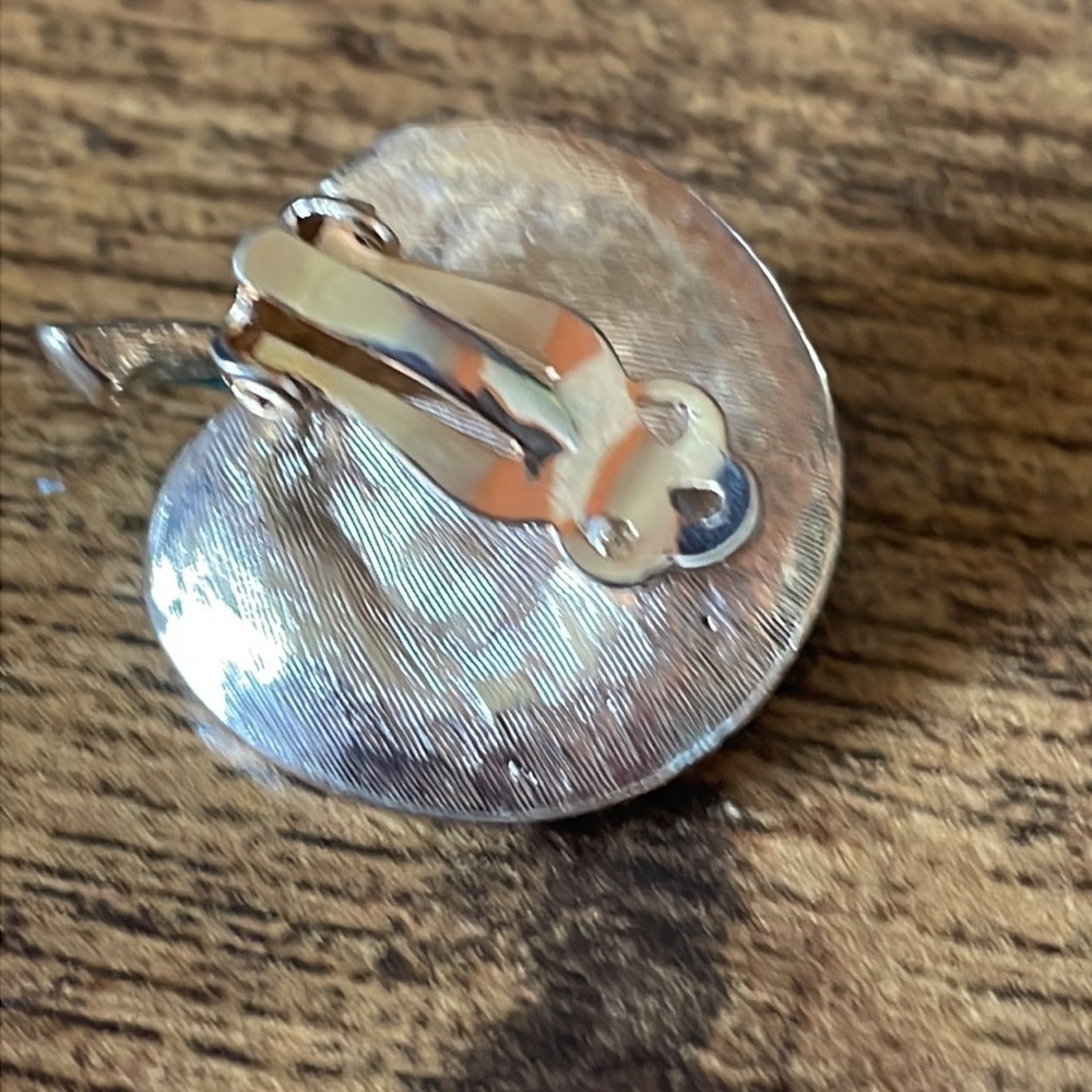 Brooch and clip on earring set - Picture 5 of 8